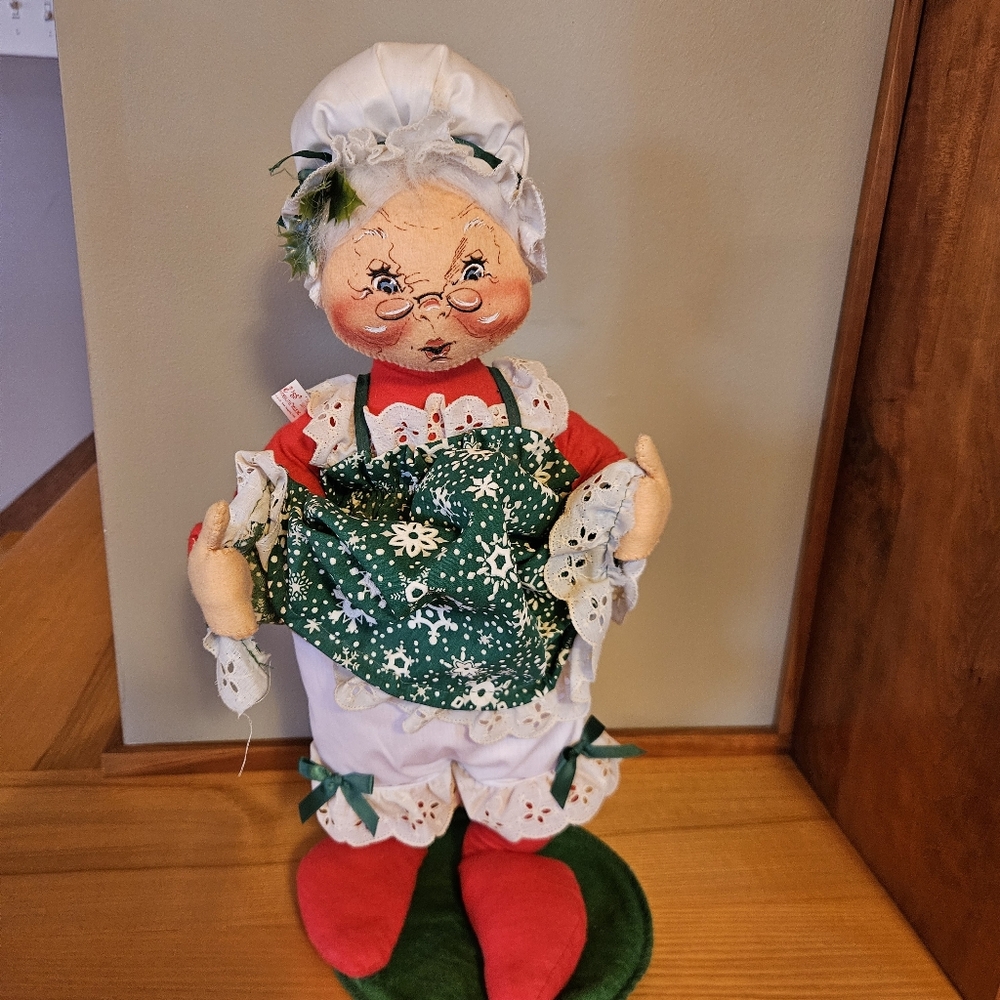 VTG Annalee Mobilitee Dolls Mrs. Claus 18" Christmas Lace Pantaloons Apron 1988